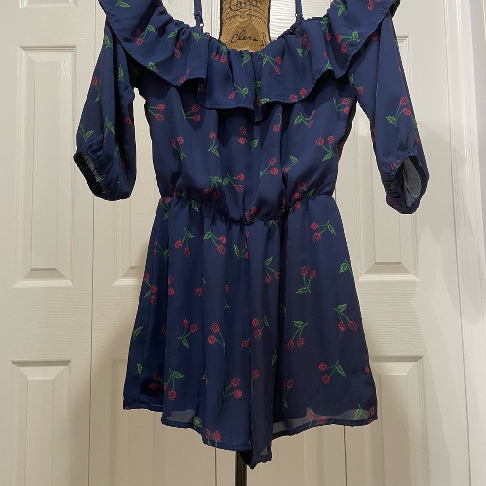 As U Wish Navy Shorts Romper with Floral Print Sz Sm = 4/6 - Picture 7 of 10
